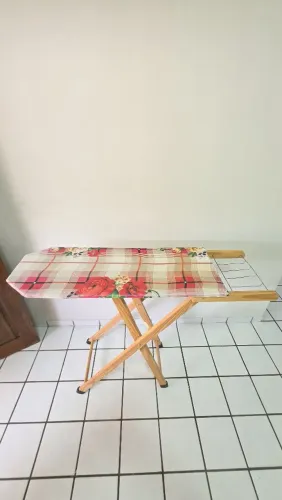 Tábua de Passar Roupas Dobrável em Madeira 