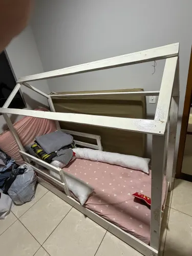 Cama Montessoriana Casinha infantil em Madeira Branca