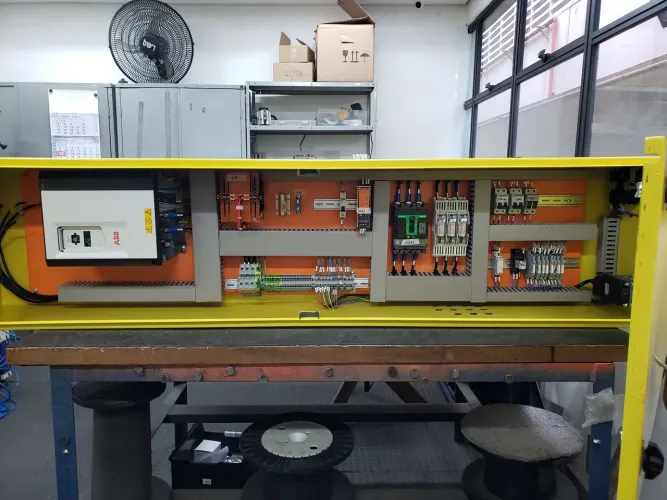 Painéis para Elevadores, Gruas, eletroimãs, etc,