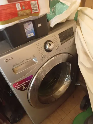 Máquina de lavar e secar LG 8kg
