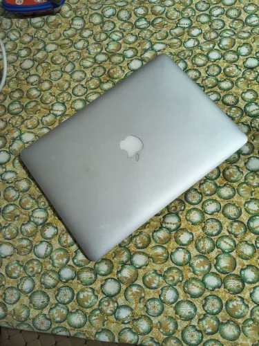 Mac book Air i5 5 geração 128gb 13pol (bateria viciada)