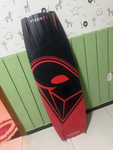 Prancha de kitesurf kiteboard e também para wake airush