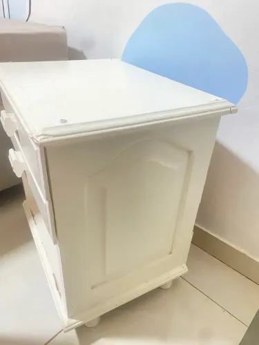 Mesa/ Armário de cabeceira