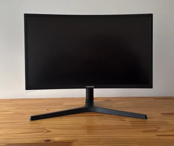 Monitor Gamer Samsung Odyssey 24" Curvo | 144Hz | 1ms | Painel VA | FreeSync