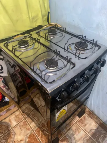 vendo esse fogão semi novo