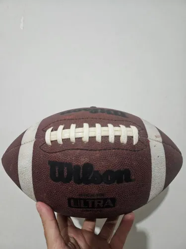 Bola Futebol Americano Wilson Ultra costurada a mão