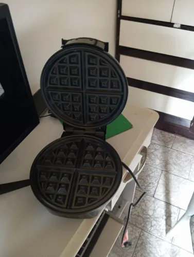 Máquina Waffle Britânia.