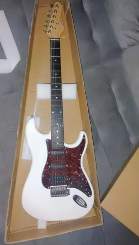 Vendo uma guitarra Giannini modelo g-101 standard stratocaster 3 captadores