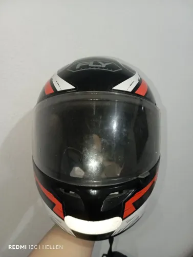 Capacete semi novo