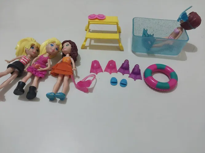 Brinquedo 4 bonecas Polly e acessórios