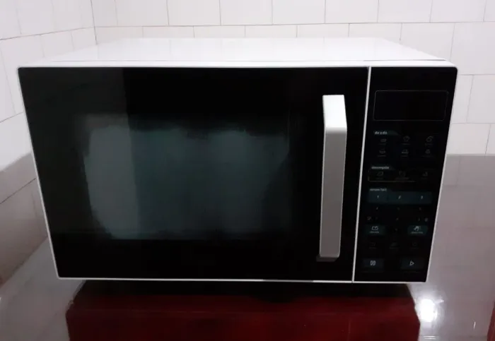 Micro-ondas MIDEA modelo MXSA35P1 35 litros, tensão 127v