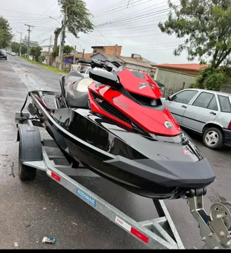Sea-Doo RXP-X 300 (2021-2023): Potência e Desempenho Desportivo