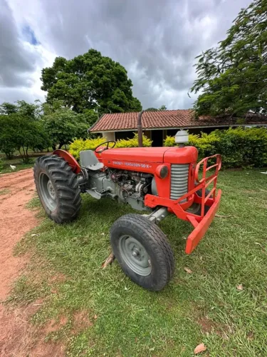 Trator MF 50x, reformado