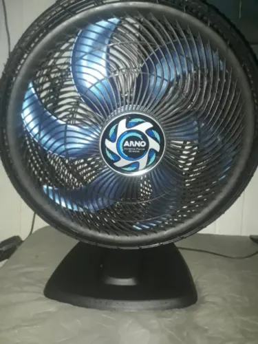 Vendo este ventilador grande funcionando normalmente
