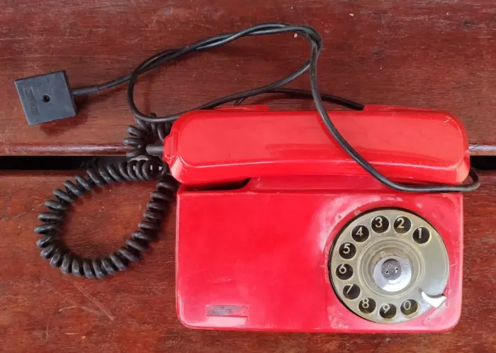 Telefone de mesa antigo gradiente