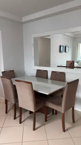 Vendo conjunto mesa de jantar