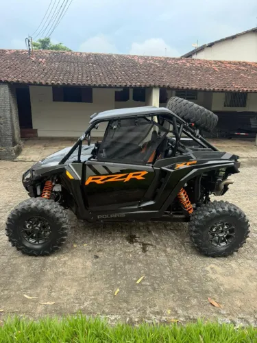 UTV Polaris RZR 1000