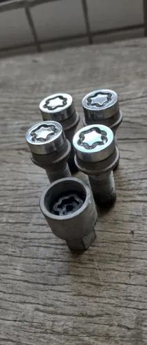 Parafuso antifurto para rodas até aro 15