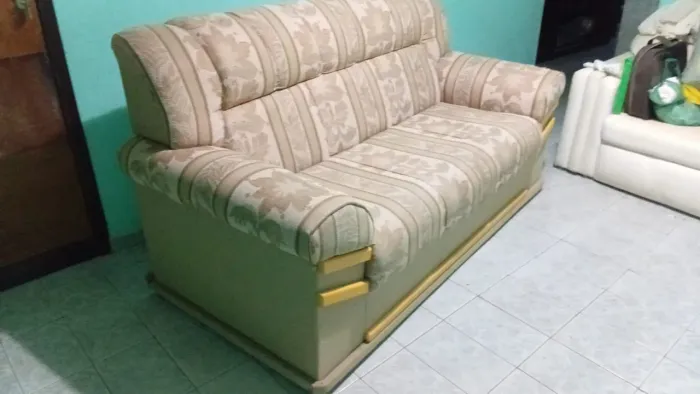 Vende-se sofá 03 lugares, usado em ótimo estado