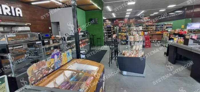 Hortifruti com estacionamento na porta em Santo André