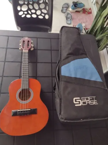 Cavaquinho + case