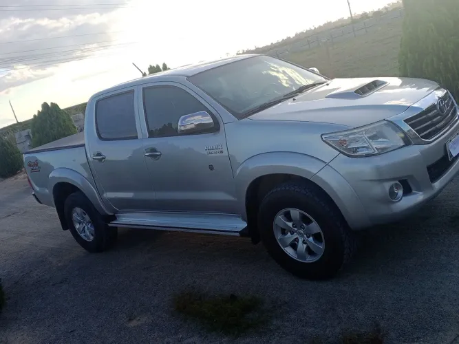 Toyota Hilux CD SRV D4-d 4X4 3.0 TDI Diesel AUT 2012