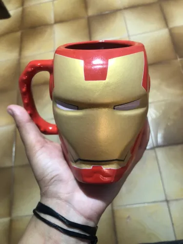 Caneca decorativa homem de ferro 