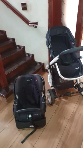 Carrinho de bebê e bebê conforto 