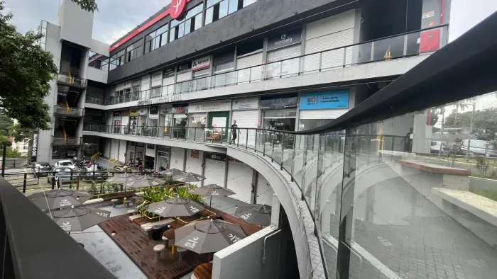 Loja comercial com mezanino em centro comercial no Bairro Ouro Preto - MG