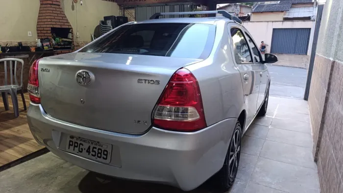 Toyota Etios X Sedan 1.5 Flex 16V 4P Mec. 2015