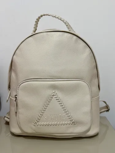 Mochila Feminina Schutz Sporty Casual Couro Confortável Executiva Branco Sugar White