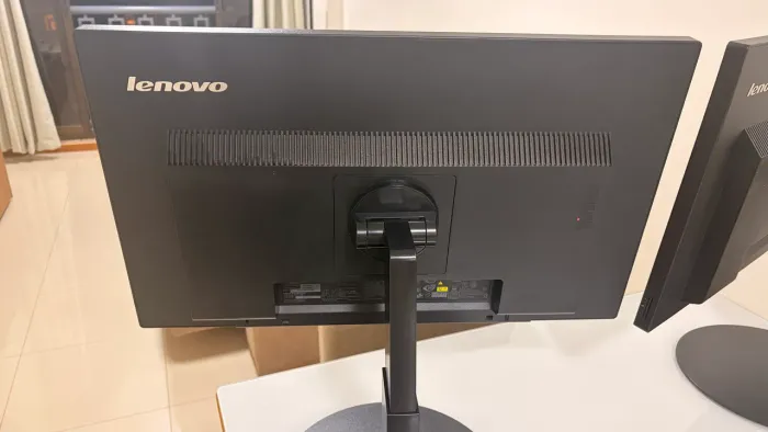 Monitor LeNovo 24 polegadas com câmera embutida 