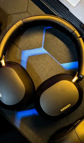 Headphone Ugreen com 75hrs de bateria e cancelamento de ruído Preto
