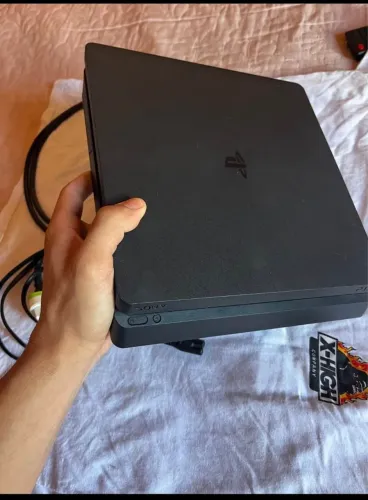 Ps4 slim 1tb + 2 controles