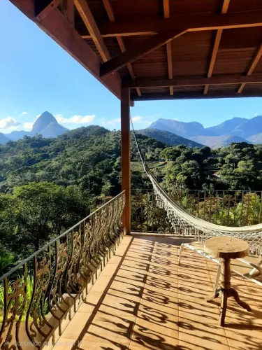 Casa em Itaipava com 4 quartos, vista indevassável e terreno de 3.031 m²