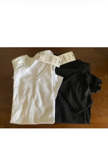 Camisetas ( duas ) Zara tamanho M decote ?V?