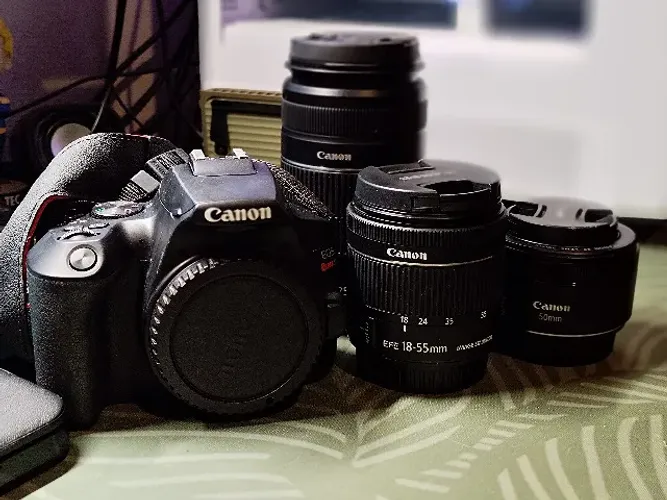Canon Rebel SL3 + 3 Lentes: 18-55mm, 55-250mm, Lente 50mm (bolsa)