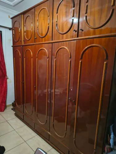 Guarda roupa de madeira