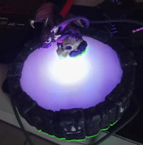 Skylanders Jogo Épico bonecos evolutivo que são invocados no Game através de um Portal