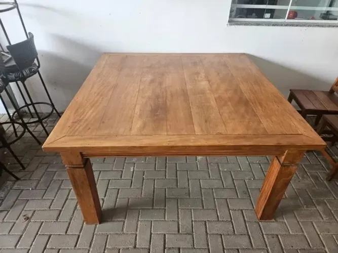 Mesa 1,50 x 1,50 pé chinês Peroba Maquinado, preço só da Mes