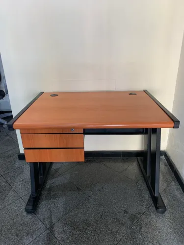 Mesa / Escrivaninha de Escritório com 2 Gavetas e Fechadura - Home Office