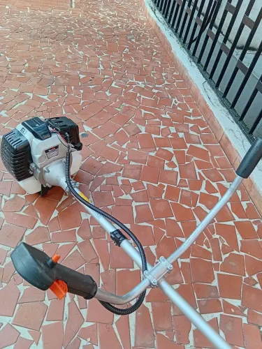 Máquina roçadeira