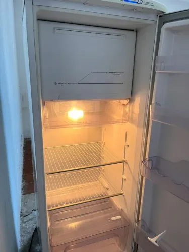 VENDE-SE UMA GELADEIRA ELECTROLUX