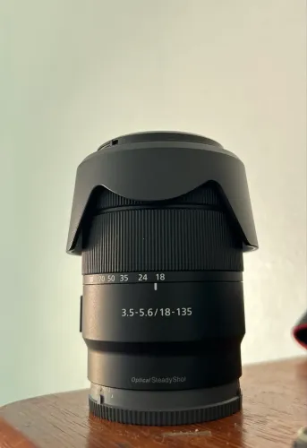 Lente Sony 18-135 f 3.5-5.6 com autofoco OSS