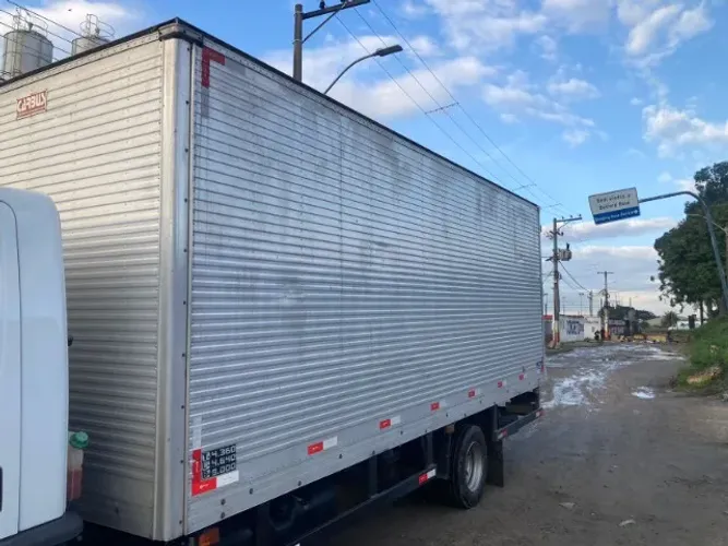 Vendo Bau Seco muito novo e conservado pronto para trabalhar