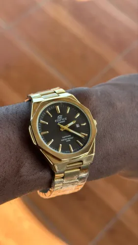 Relógio Casio Dourado - Mostrador Preto