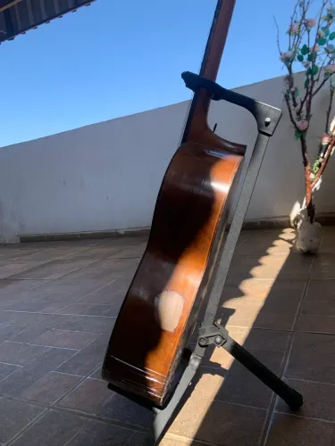 Suporte de violão para o chão 