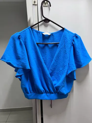 Cropped azul elegante