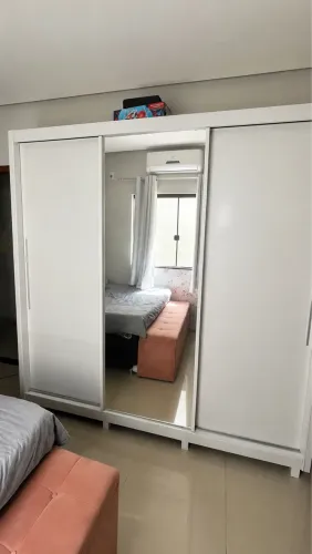 Guarda-roupa Grande com Espelho e Portas de Correr ? Excelente para Organização
