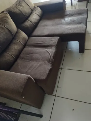 Sofá retrátil 3 lugares usado 